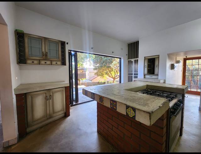 5 BEDROOM TOWNHOUSE FOR SALE IN CASHAN